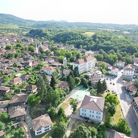 Модерен Апартамент В Гр Елена Ngoại thất bức ảnh